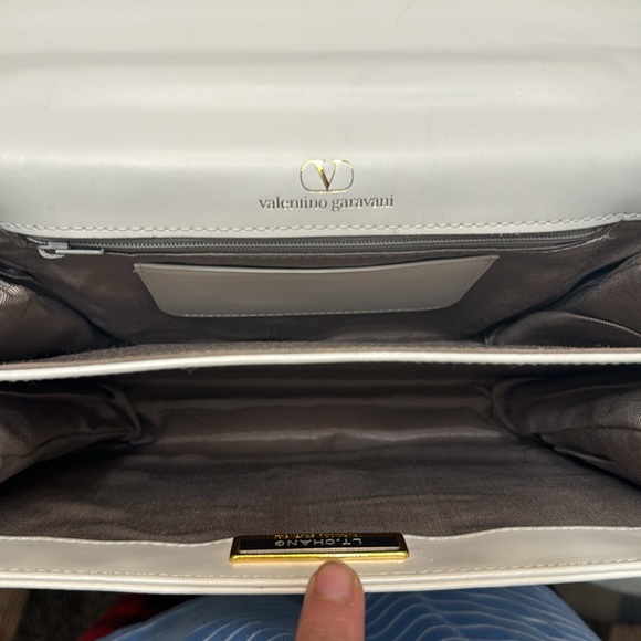 Go Away Sale - last day 👜VALENTINO GARAVANI VINTAGE -💯authentic no to offer - Picture 7 of 11